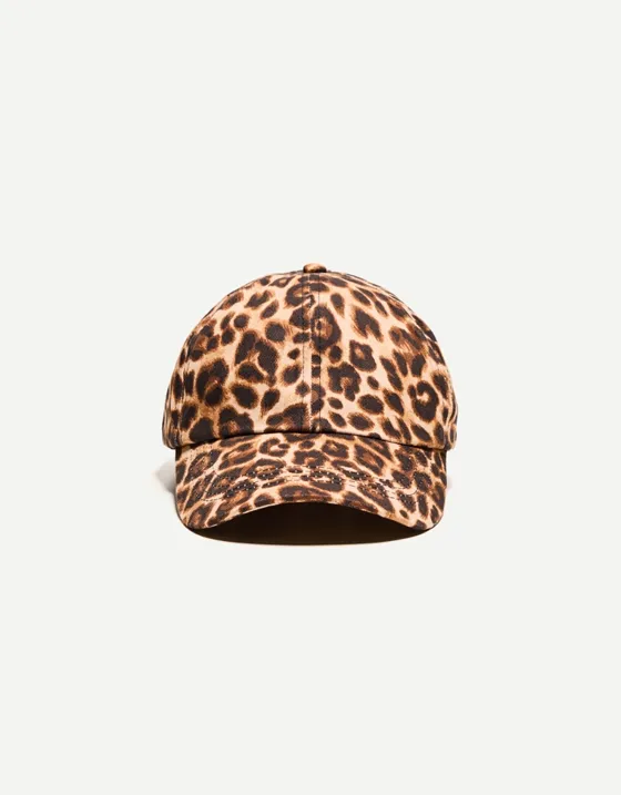 Кепка с анималистическим принтом