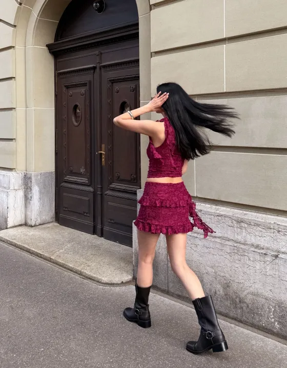 Мини-юбка из кружева с воланами