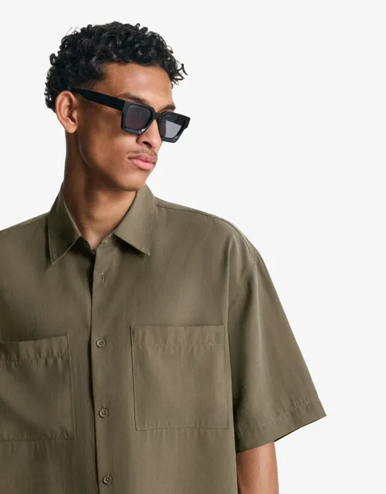 Рубашка геометрического кроя с короткими рукавами