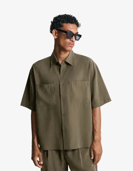 Рубашка геометрического кроя с короткими рукавами