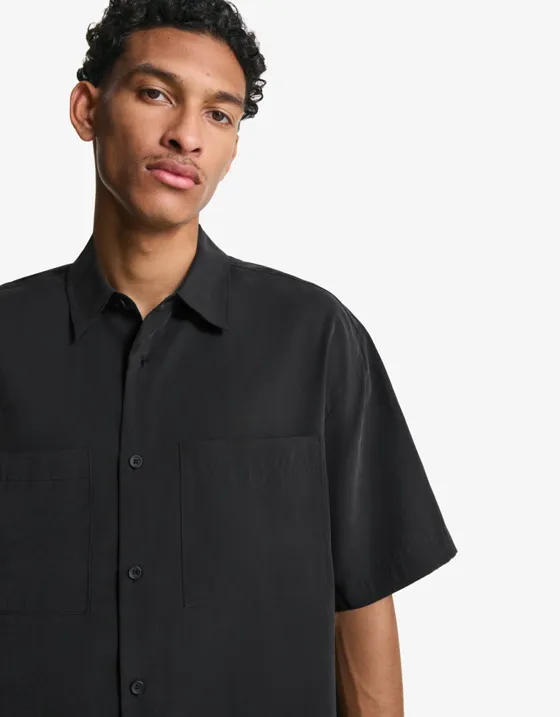 Рубашка геометрического кроя с короткими рукавами