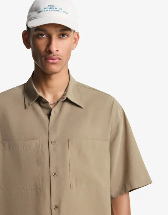 Рубашка геометрического кроя с короткими рукавами