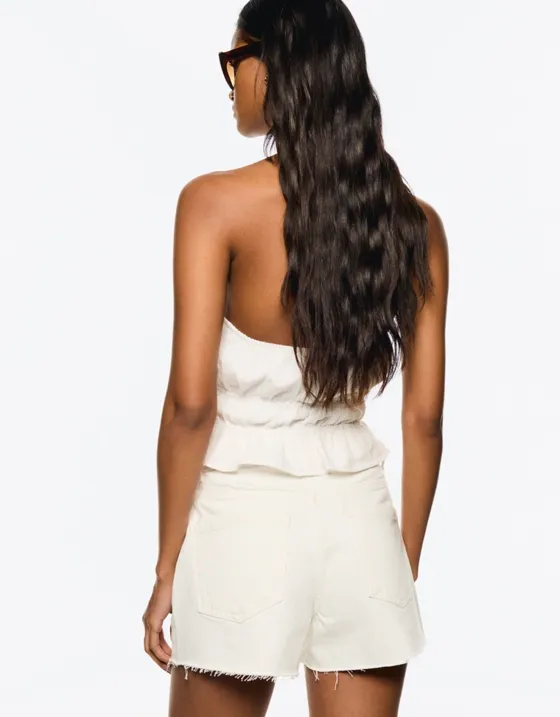 Джинсовые шорты с разрезами