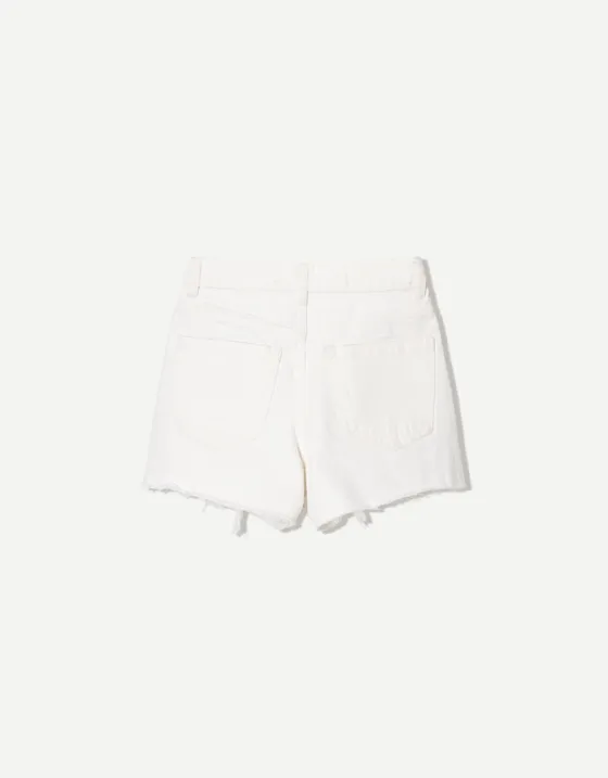 Джинсовые шорты с разрезами