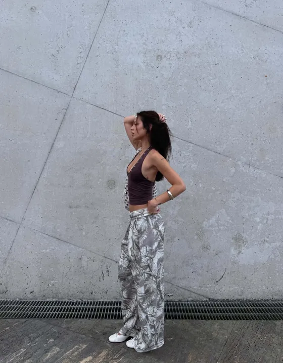 Брюки barrel из мягкой ткани с принтом