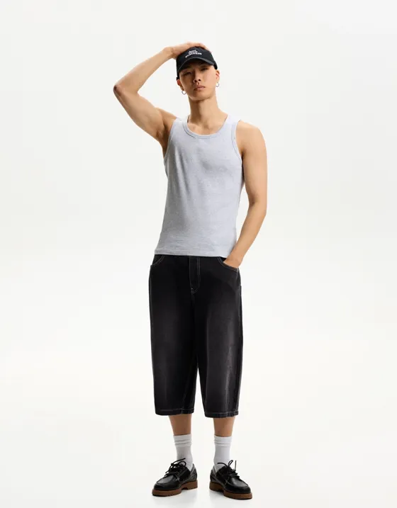 Джинсовые шорты объемного свободного кроя