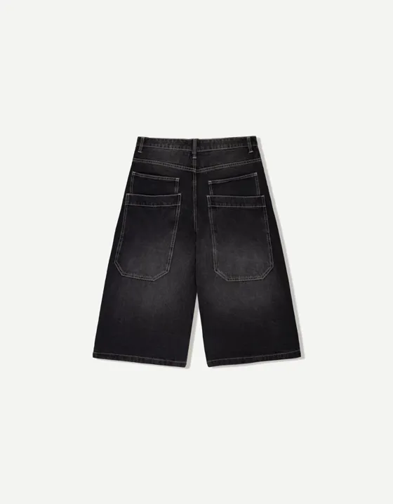 Джинсовые шорты объемного свободного кроя