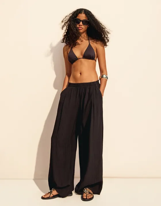 Брюки из струящейся рельефной ткани с широкими штанинами и шнурком