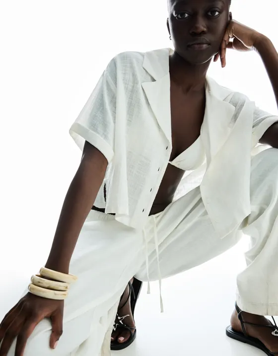 Рубашка из рельефной ткани с короткими рукавами