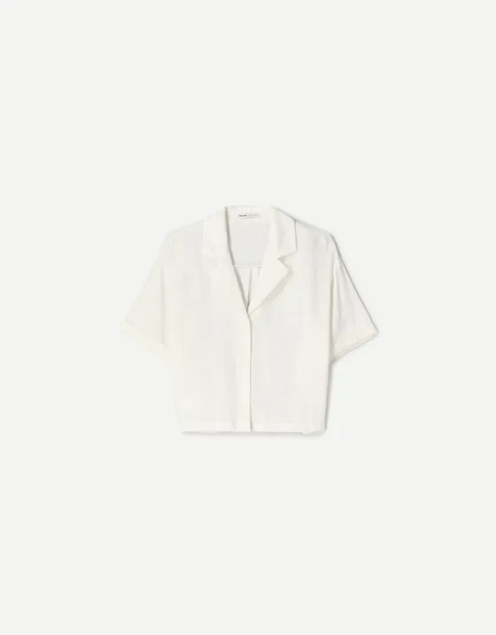 Рубашка из рельефной ткани с короткими рукавами