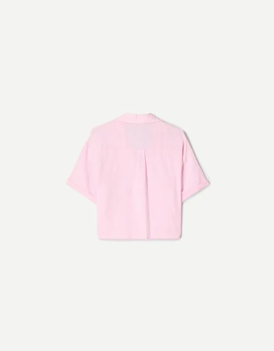 Рубашка из рельефной ткани с короткими рукавами