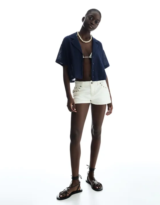 Рубашка из рельефной ткани с короткими рукавами