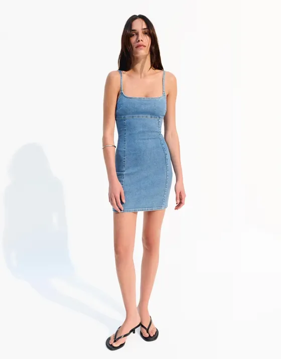 Короткое джинсовое платье