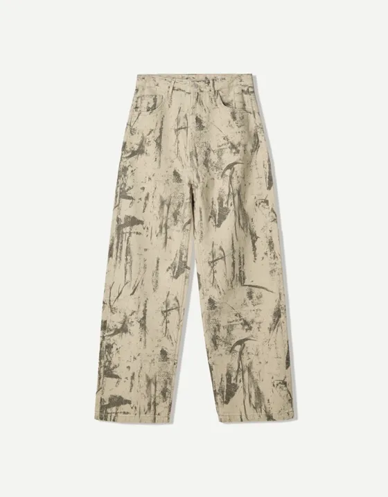 Джинсы свободного кроя с принтом