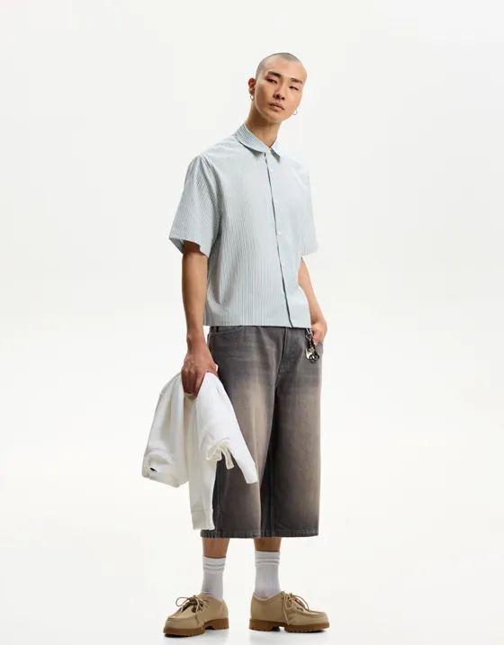 Джинсовые шорты объемного свободного кроя