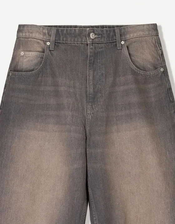 Джинсовые шорты объемного свободного кроя