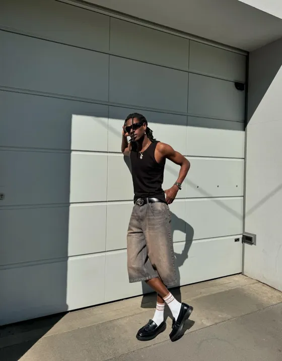 Джинсовые шорты объемного свободного кроя