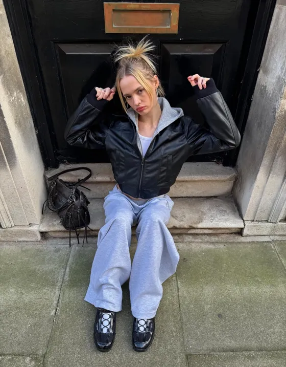 Черные брюки с высокой талией