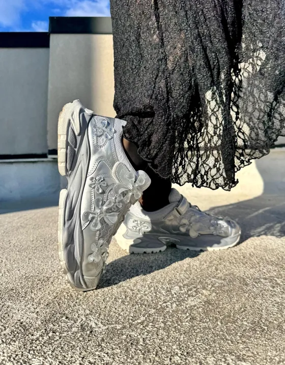 Серые толстовки с капюшоном