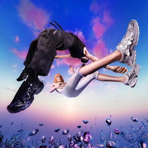 Серые толстовки с капюшоном