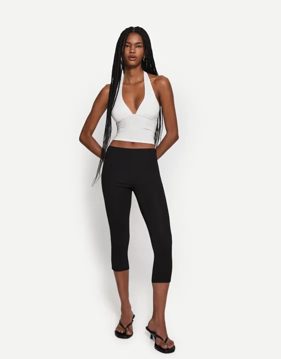 Топ со сборкой и горловиной халтер