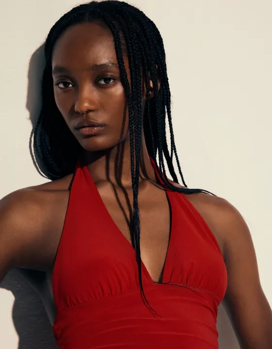 Топ со сборкой и горловиной халтер