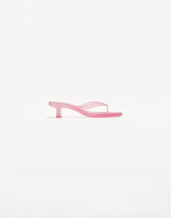 Босоножки на каблуке с ремешками