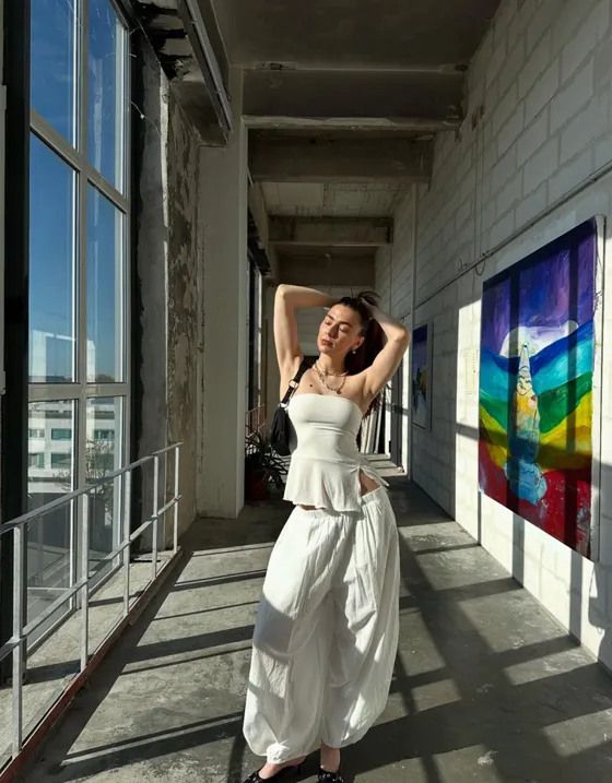 Топ бандо из крепа с асимметричным низом