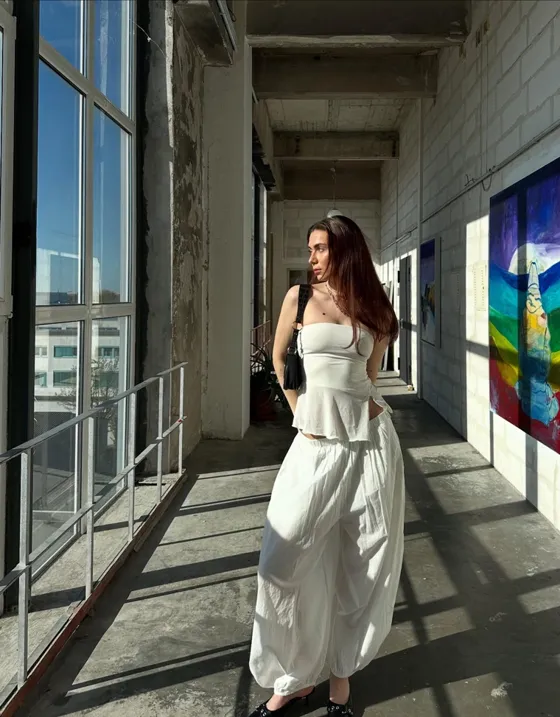 Топ бандо из крепа с асимметричным низом