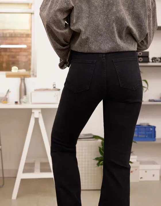 Расклешенные джинсы