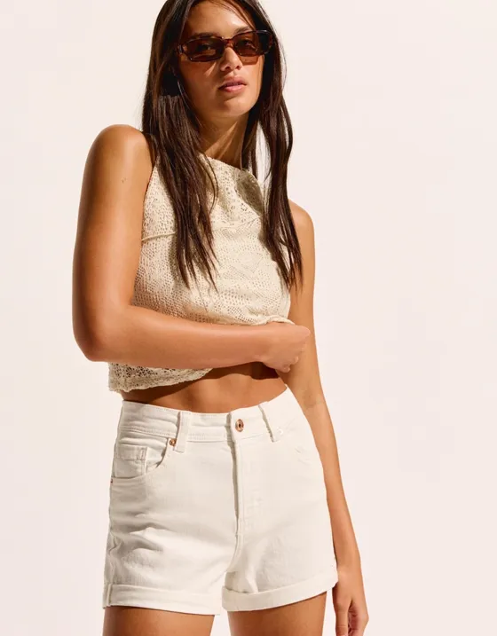 Джинсовые шорты с отворотами