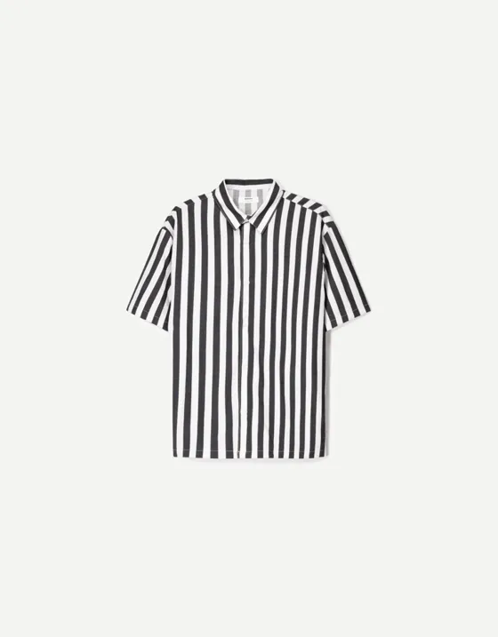 Рубашка свободного кроя с короткими рукавами