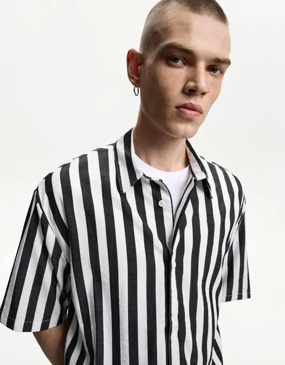 Рубашка свободного кроя с короткими рукавами