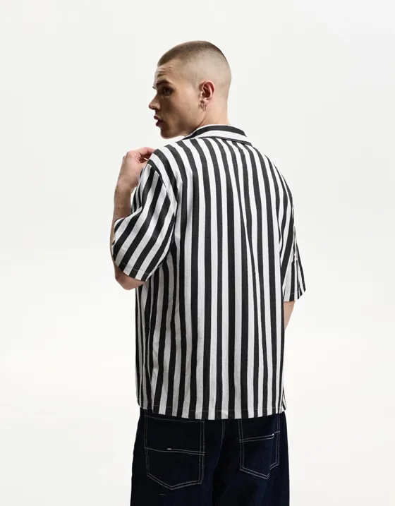 Рубашка свободного кроя с короткими рукавами