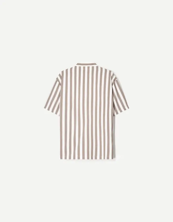 Рубашка свободного кроя с короткими рукавами