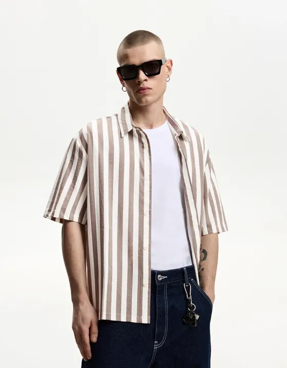 Рубашка свободного кроя с короткими рукавами