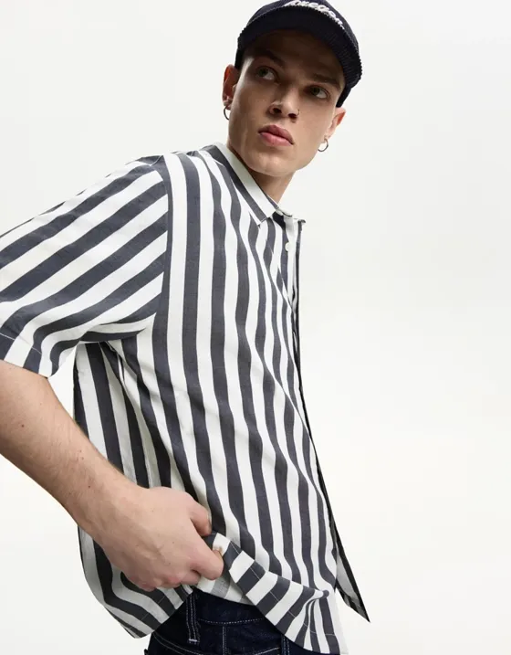 Рубашка свободного кроя с короткими рукавами