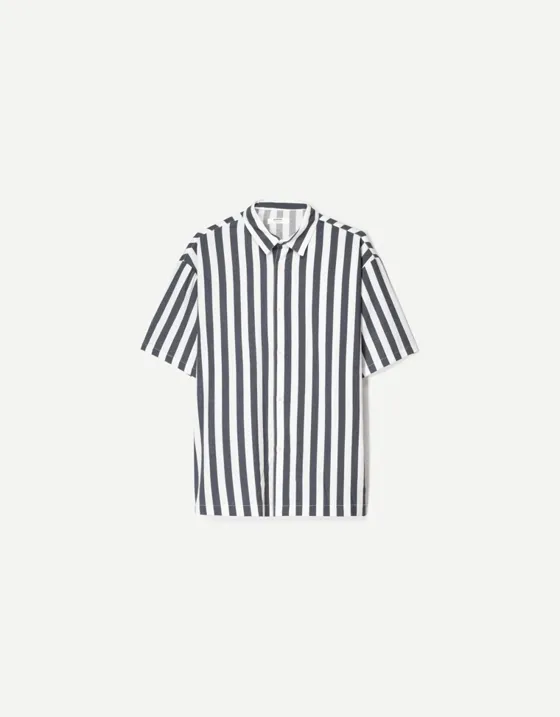 Рубашка свободного кроя с короткими рукавами