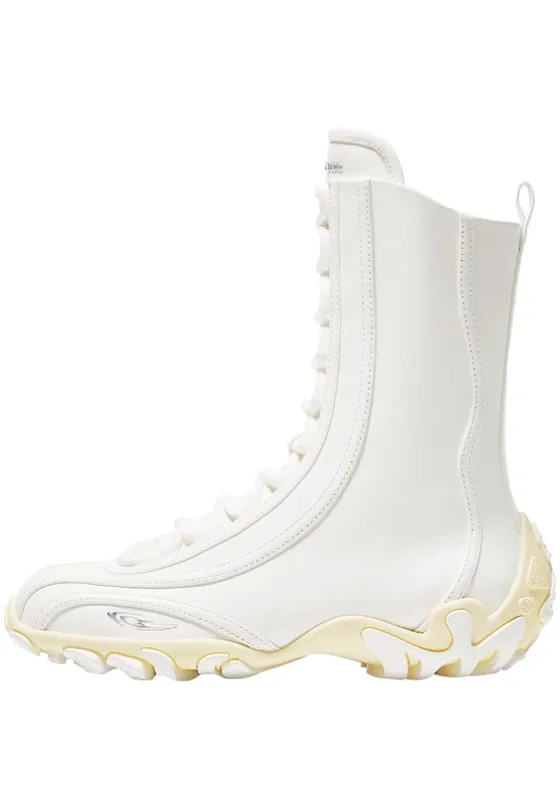 Белая футболка с коротким рукавом