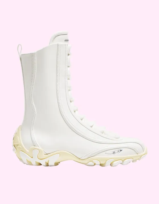 Белая футболка с коротким рукавом