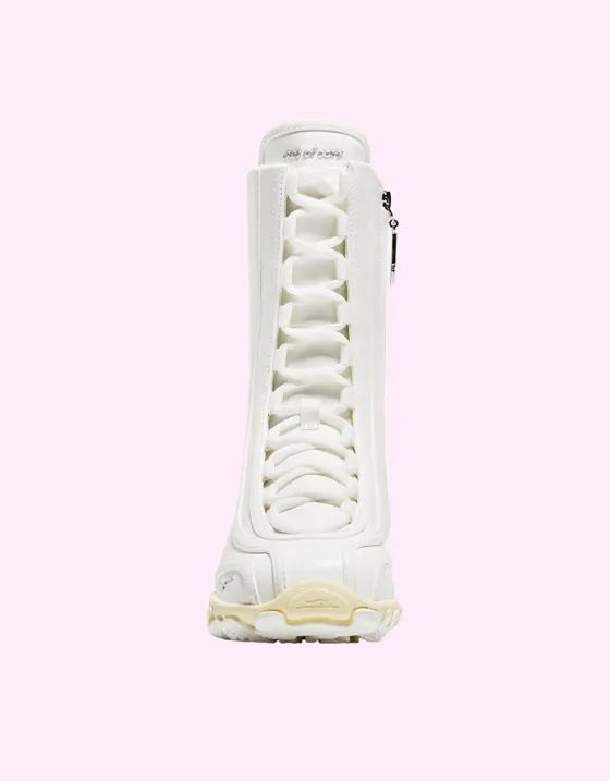 Белая футболка с коротким рукавом