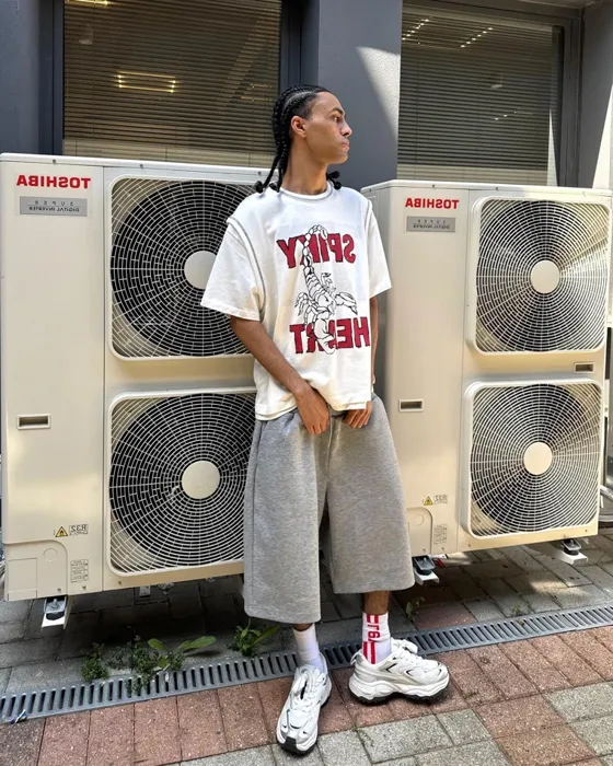 Кроссовки из разных материалов