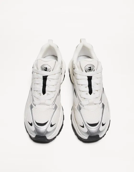 Кроссовки из разных материалов