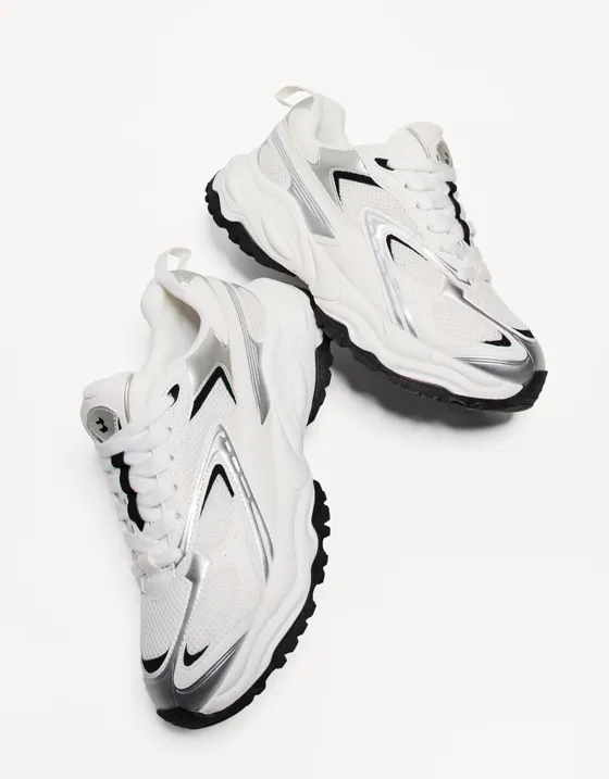 Кроссовки из разных материалов