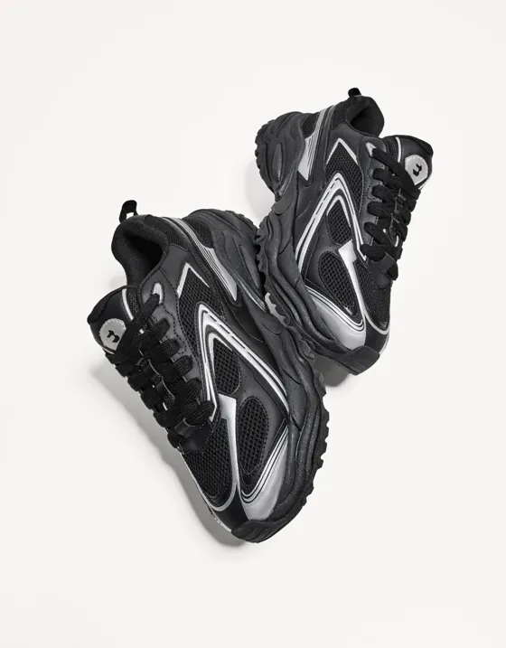 Кроссовки из разных материалов