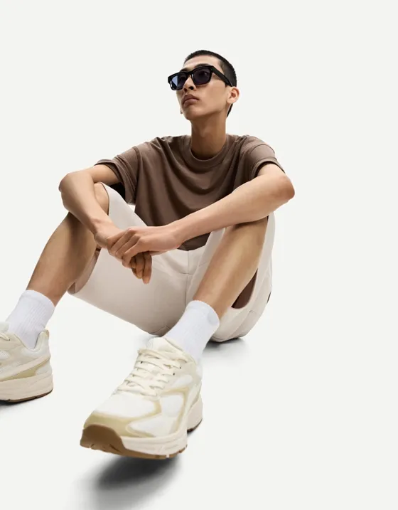 Кроссовки со вставками