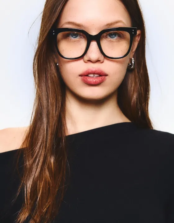 Очки в пластмассовой оправе