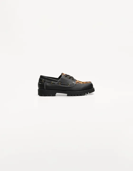 Топсайдеры с анималистическим принтом