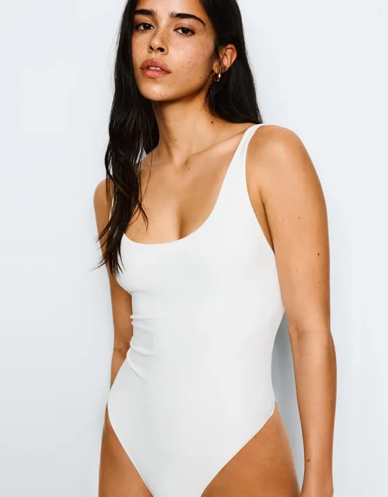 Боди с бретелями и сборками