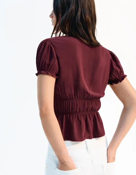 Блуза с короткими рукавами, сборками и завязками